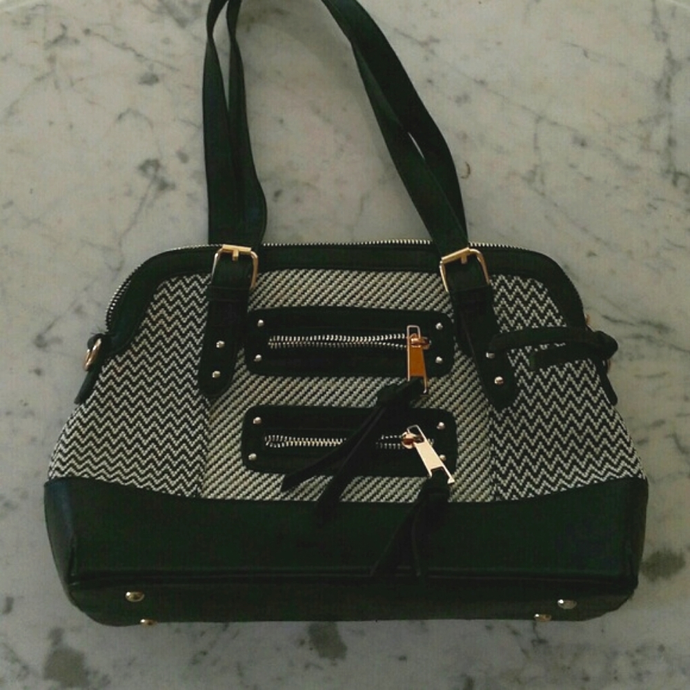 Black and cream purse from eighth by under one sky